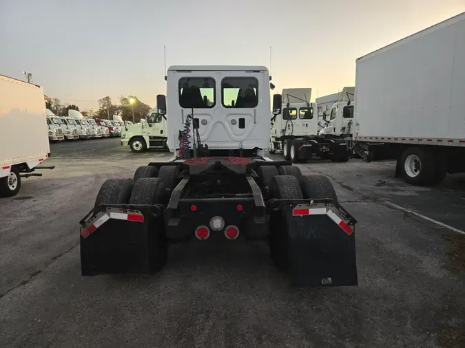 2017 FREIGHTLINER/MERCEDES CASCADIA 125