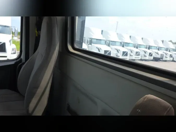 2019 Volvo VNL300