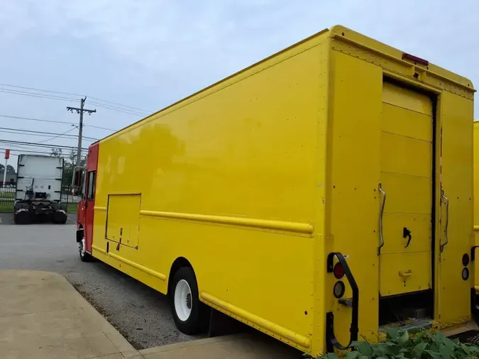 2017 FRTLR CUSTOM CHASSIS CORP MT-55 WALK-IN