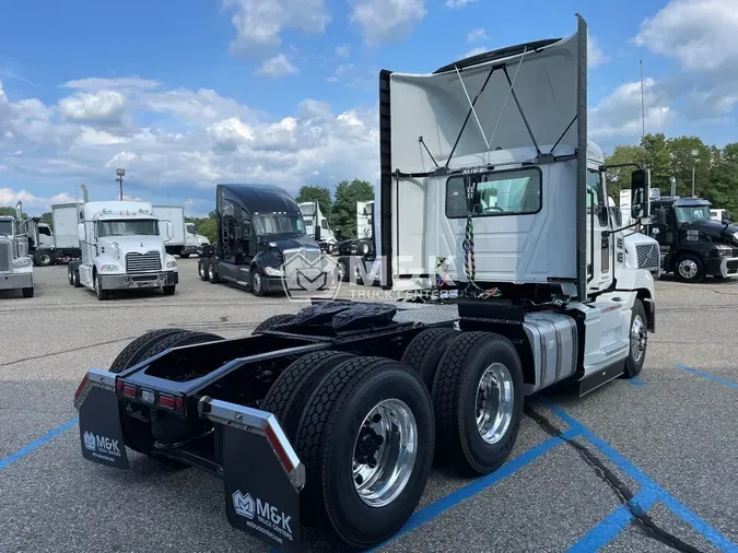 2025 MACK AN64T