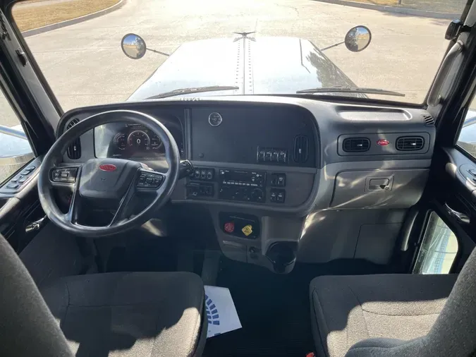 2022 Peterbilt 389