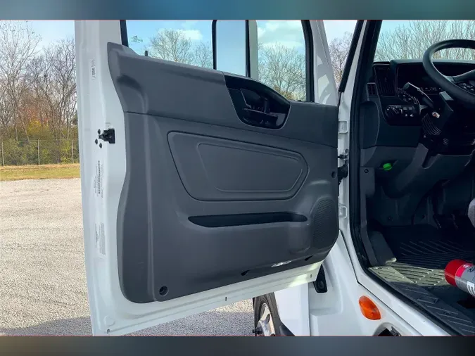 2023 INT LT625 6X402dd33329f0a3e96697e2fb1b5deee39