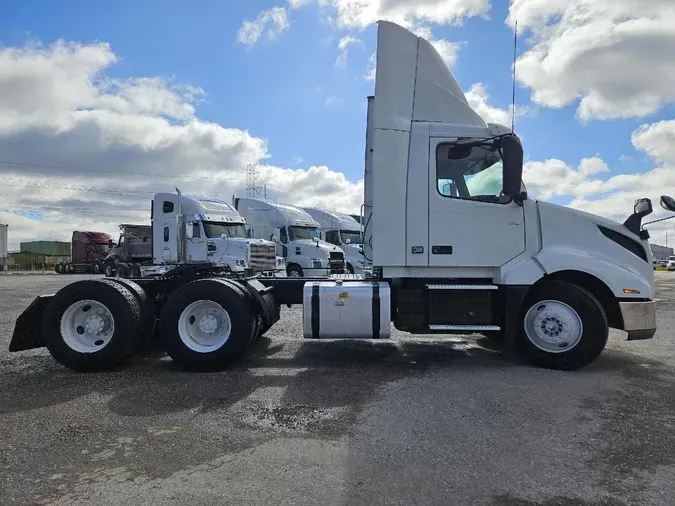 2019 VOLVO VNL64T300