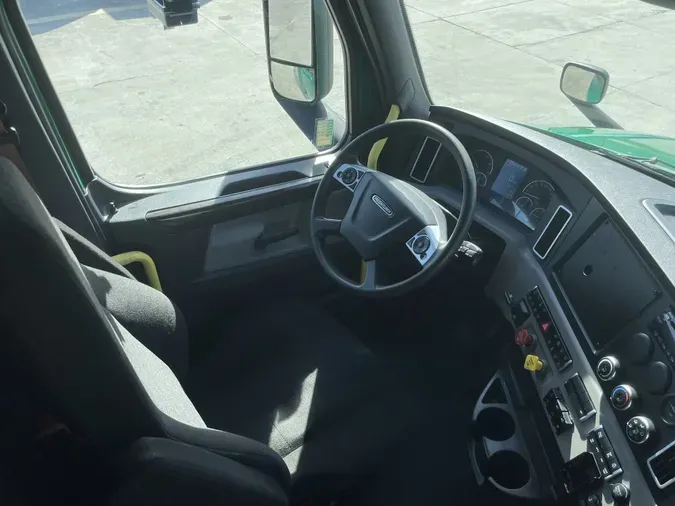 2020 Freightliner Cascadia 126