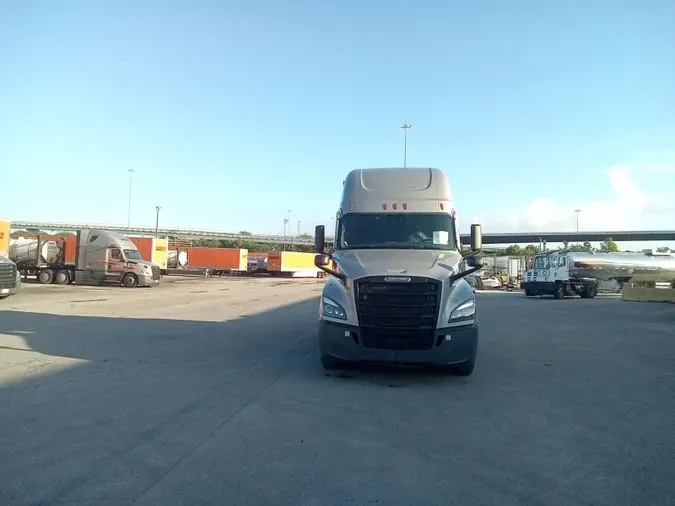 2023 Freightliner Cascadia 126
