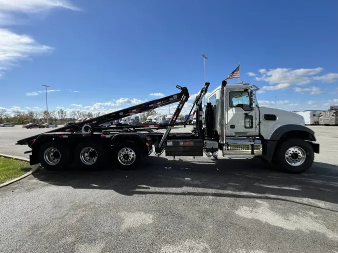 2026 MACK GR64F