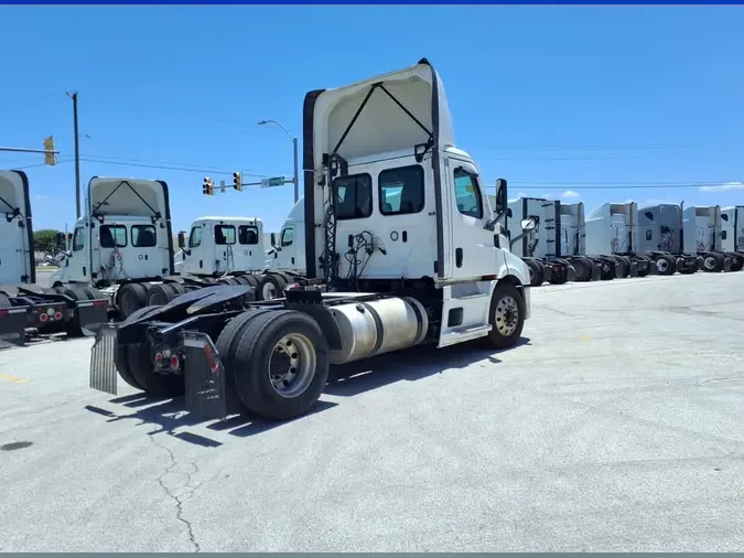 2021 FREIGHTLINER/MERCEDES CASCADIA PX11642ST02eaebd0ec6c0baabee51b37bdc844a3
