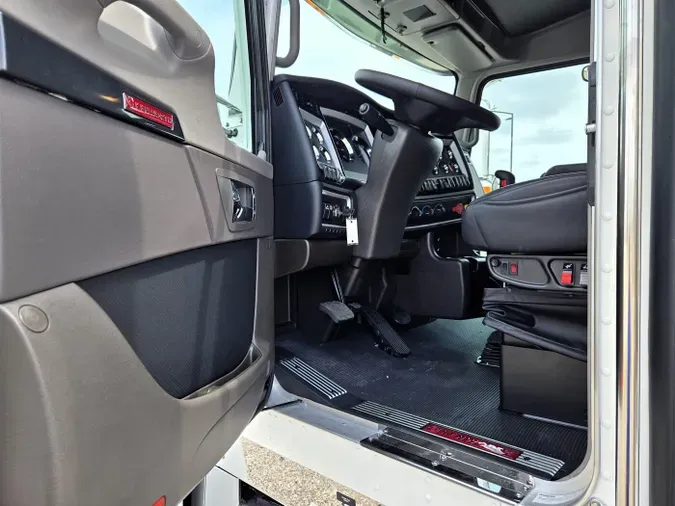 2026 Kenworth W900L02ebf82de94213ce7ebe12fb8a8a1d49