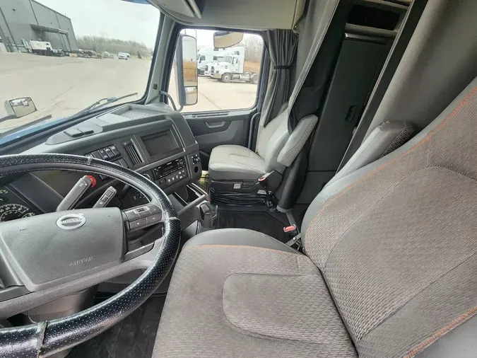 2024 VOLVO VNL64T760