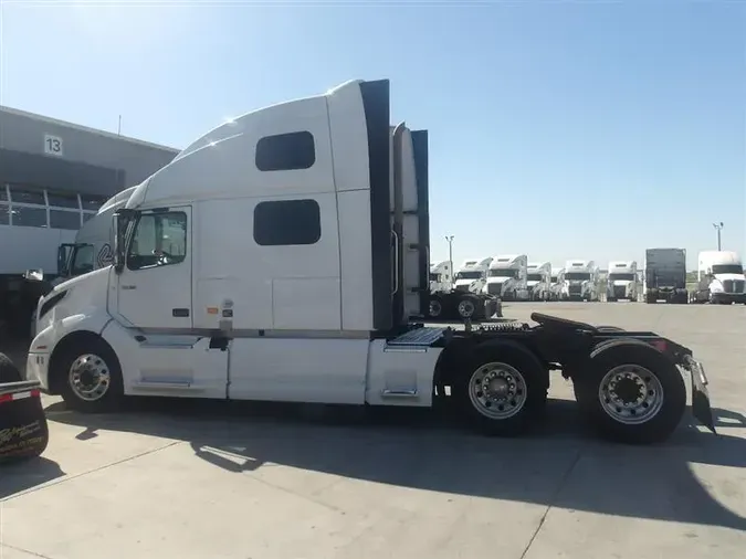 2021 VOLVO VNL860