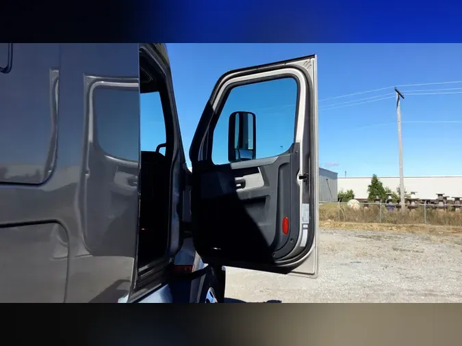 2021 Freightliner Cascadia 126