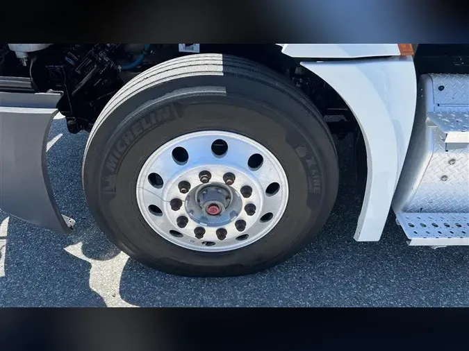 2019 FREIGHTLINER CA126