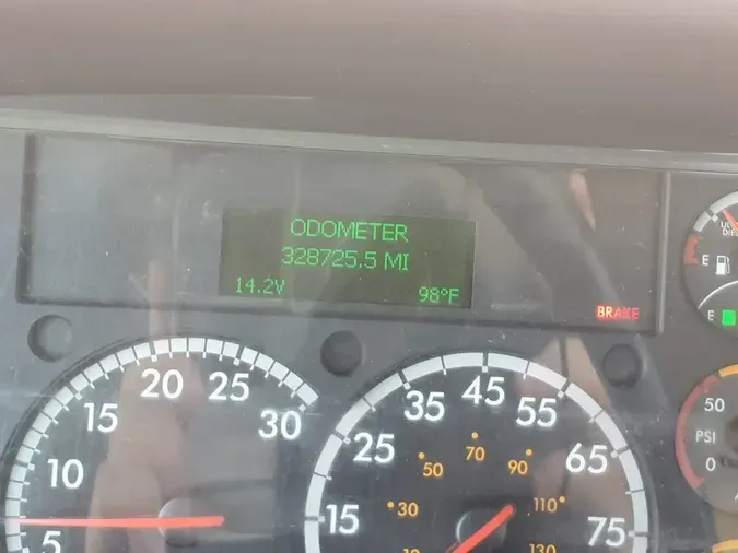 2018 FREIGHTLINER/MERCEDES M2 106