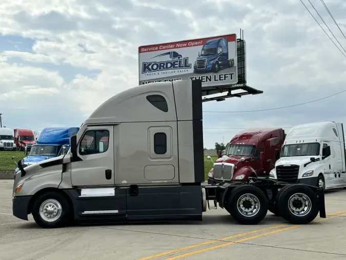 2022 FREIGHTLINER Cascadia 126