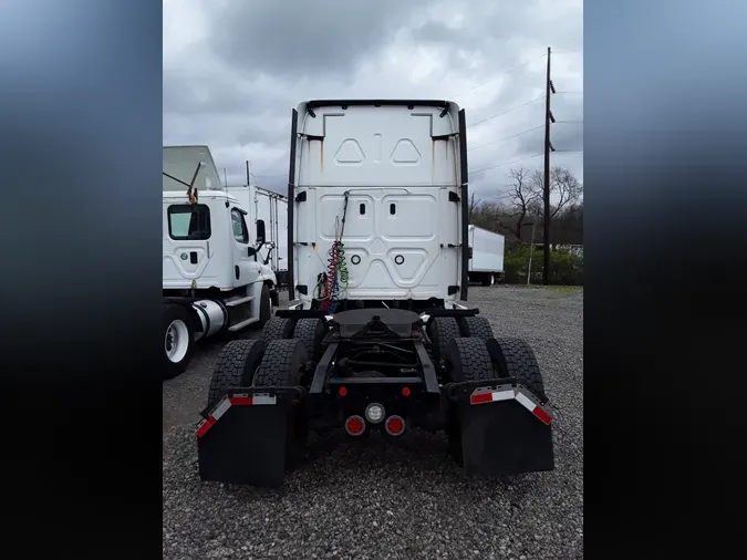 2018 FREIGHTLINER/MERCEDES CASCADIA 125