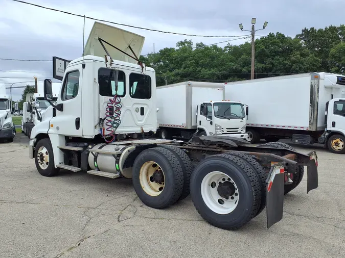 2015 FREIGHTLINER/MERCEDES CASCADIA 125