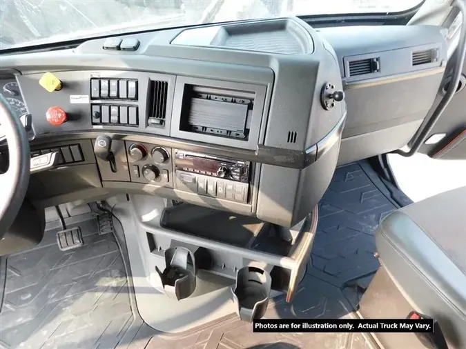 2019 VOLVO VNR640