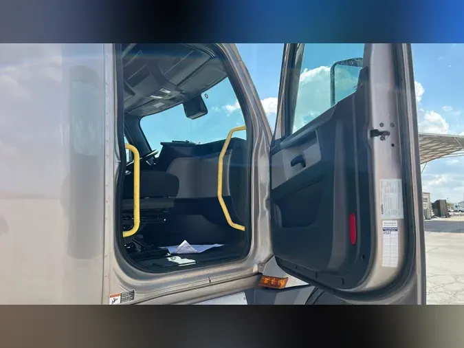 2022 Freightliner Cascadia 12603097cee02754d56f42e8e393cdb7684