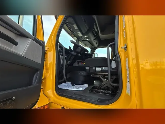 2020 FREIGHTLINER CA126