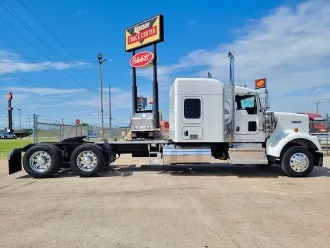 2023 Kenworth W900