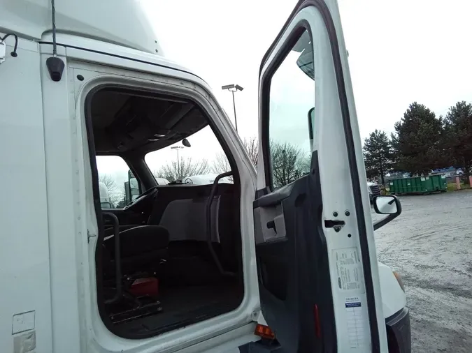 2019 Freightliner Cascadia 1260310385513eb54f13d52fc4a3fdd6ff9