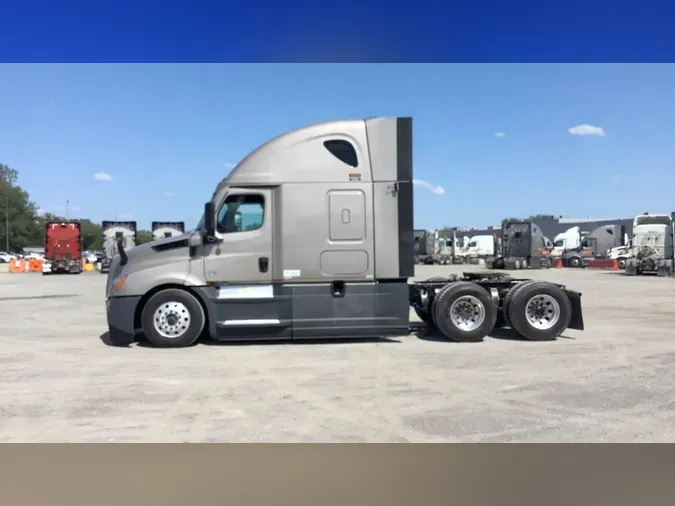 2021 Freightliner Cascadia 126