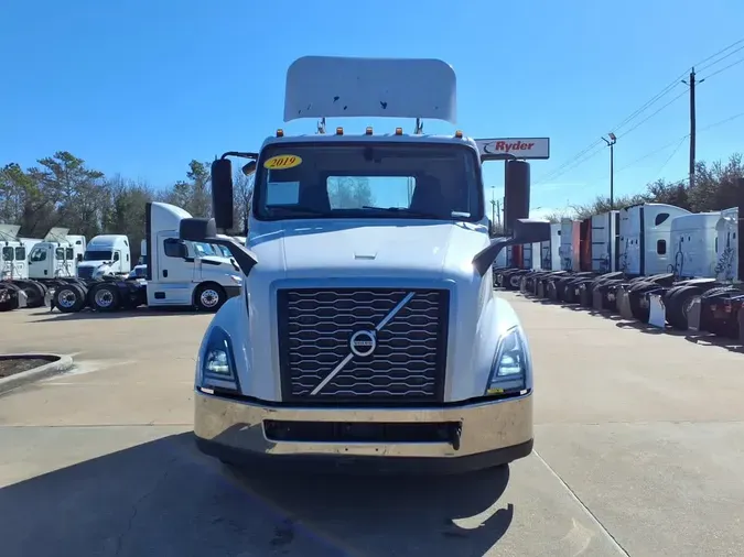 2019 VOLVO VNL64T-300