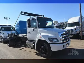 2017 HINO 268A