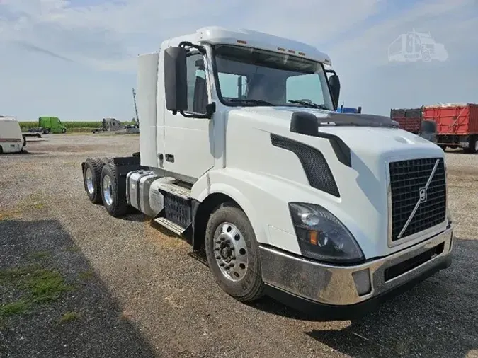 2017 VOLVO VNL64T300