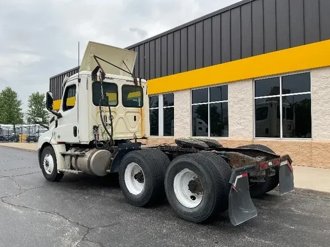 2018 Freightliner T12664ST