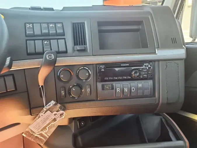 2020 VOLVO VNL64T-3000319e158d8acbd1b7121525c5e12eb00