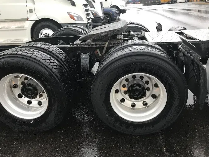 2017 Freightliner X12564ST