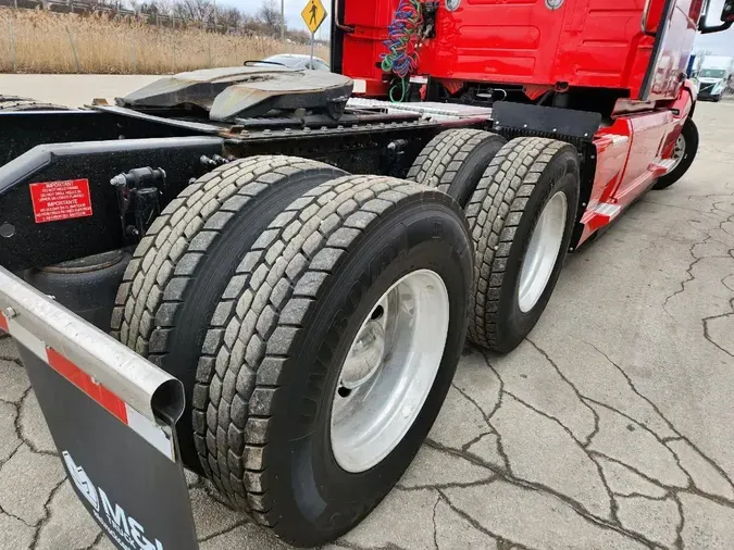 2023 VOLVO VNL64T860