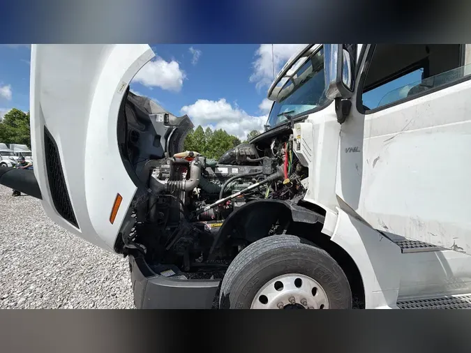 2020 Volvo VNL300