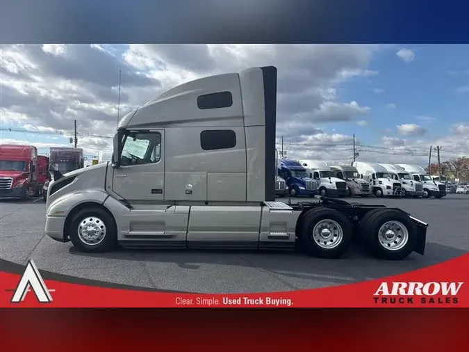 2022 VOLVO VNL760