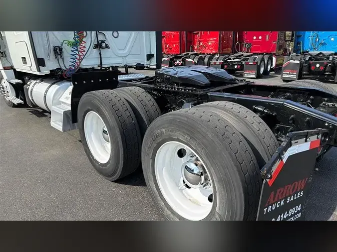 2019 FREIGHTLINER CA126