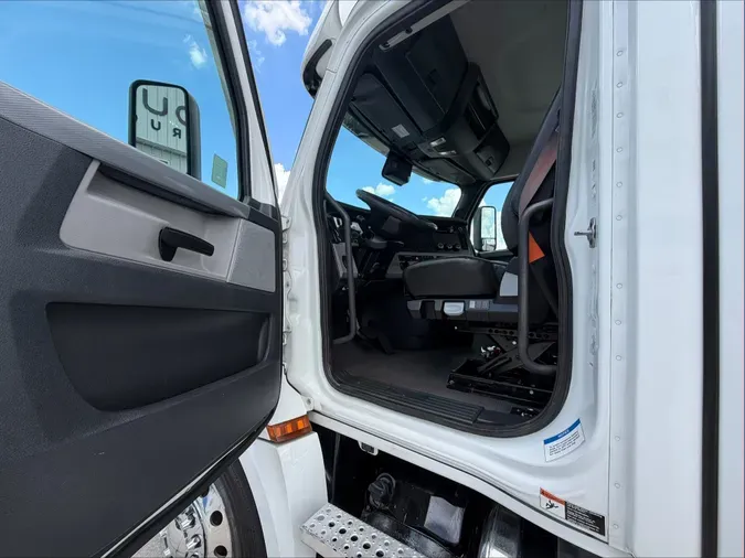 2021 Freightliner Cascadia 126