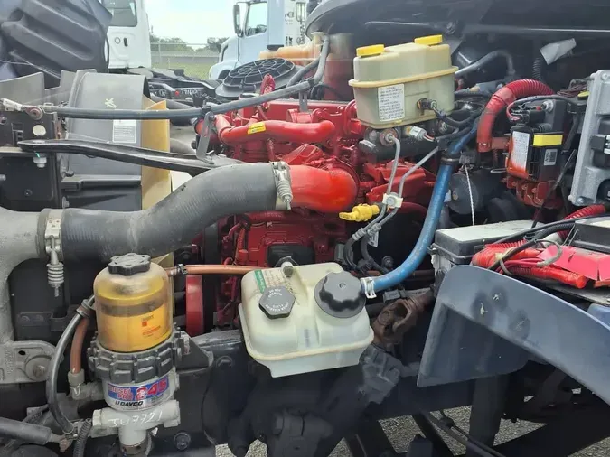 2018 FREIGHTLINER M2 106