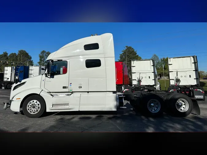 2020 VOLVO VNL64T760