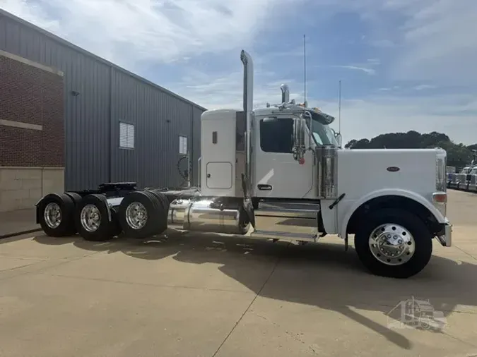 2027 PETERBILT 589