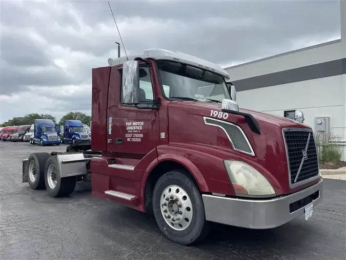 2015 VOLVO VNL300