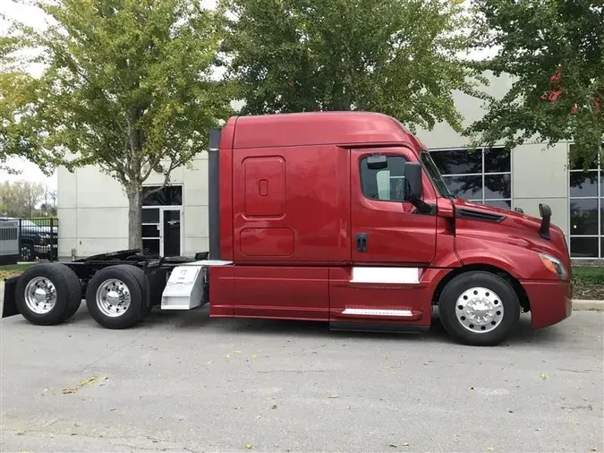 2019 FREIGHTLINER CA126