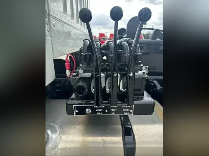 2018 Freightliner Business Class M2 106