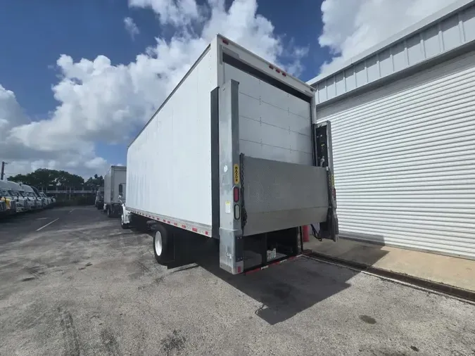 2018 FREIGHTLINER M2 106