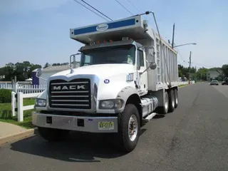 2015 MACK 713