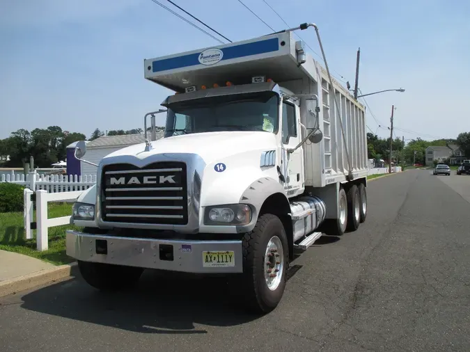2015 MACK 713033fb614bb41c0e416dc3b5483a84674