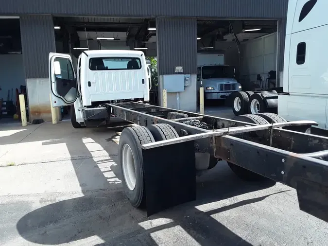 2020 FREIGHTLINER M2 106