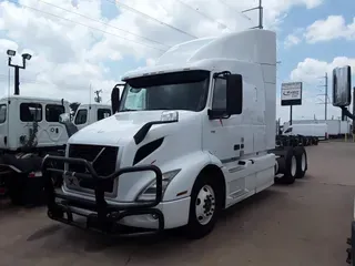 2020 VOLVO VNR64T-640
