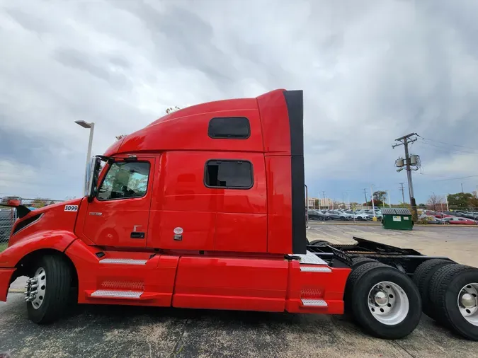 2021 VOLVO VNL64T860