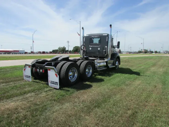2026 Kenworth T880